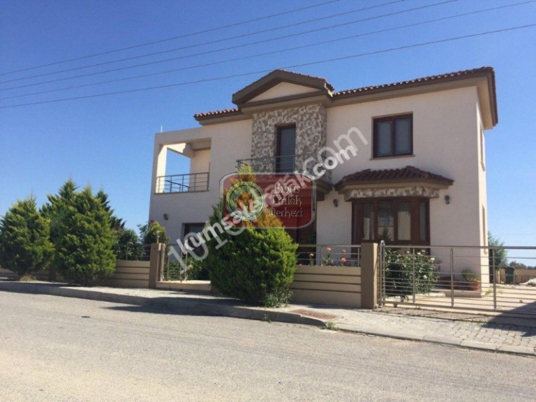 Lefkoşa�da 4+1 Satılık Müstakil Ev Kıbrıs Emlak Merkezi