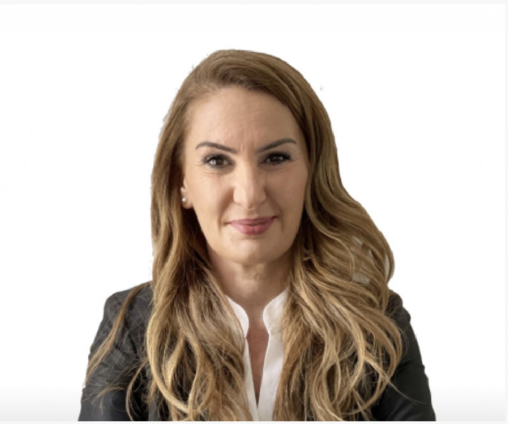 didem-bayram-kıbrıs-emlak-merkezi