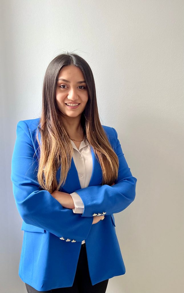 merve-hüseyinova-kıbrıs-emlak-merkezi